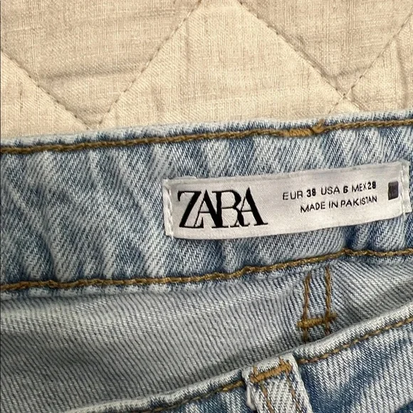 Zara jeans, size 6, light wash, straight leg - Picture 2 of 5